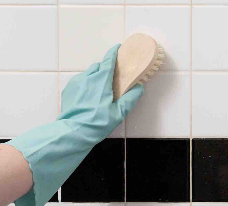 Shower Walls Cleaning